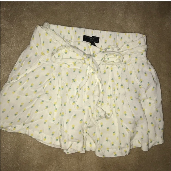 JS Pineapple Print Shorts - Picture 3 of 4